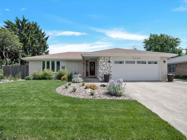 7708 Palm Drive , Orland Park, IL 60462