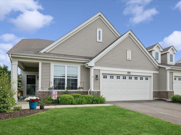 605 N Falls Circle , Pingree Grove, IL 60140