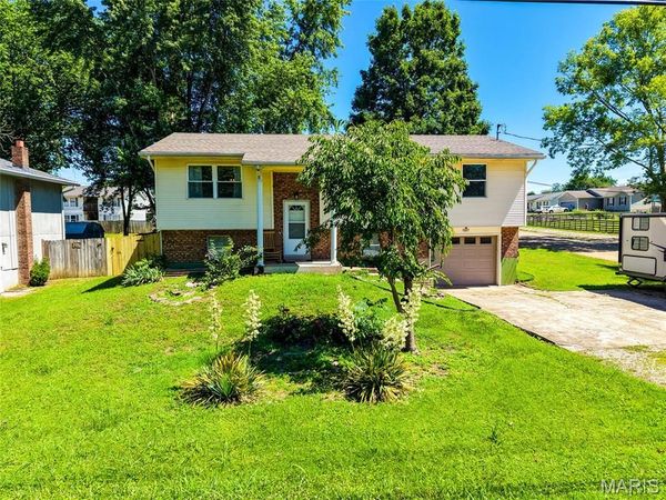 1307 E Chestnut Street, Desloge, MO 63601