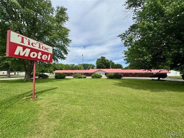 605 County Road 363 , Taylor, MO 63471