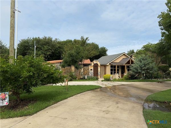 2453 Bottoms East Road , Troy, TX 76579