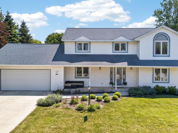 4577 Hunters Glen Dr, Sheboygan, WI 53083