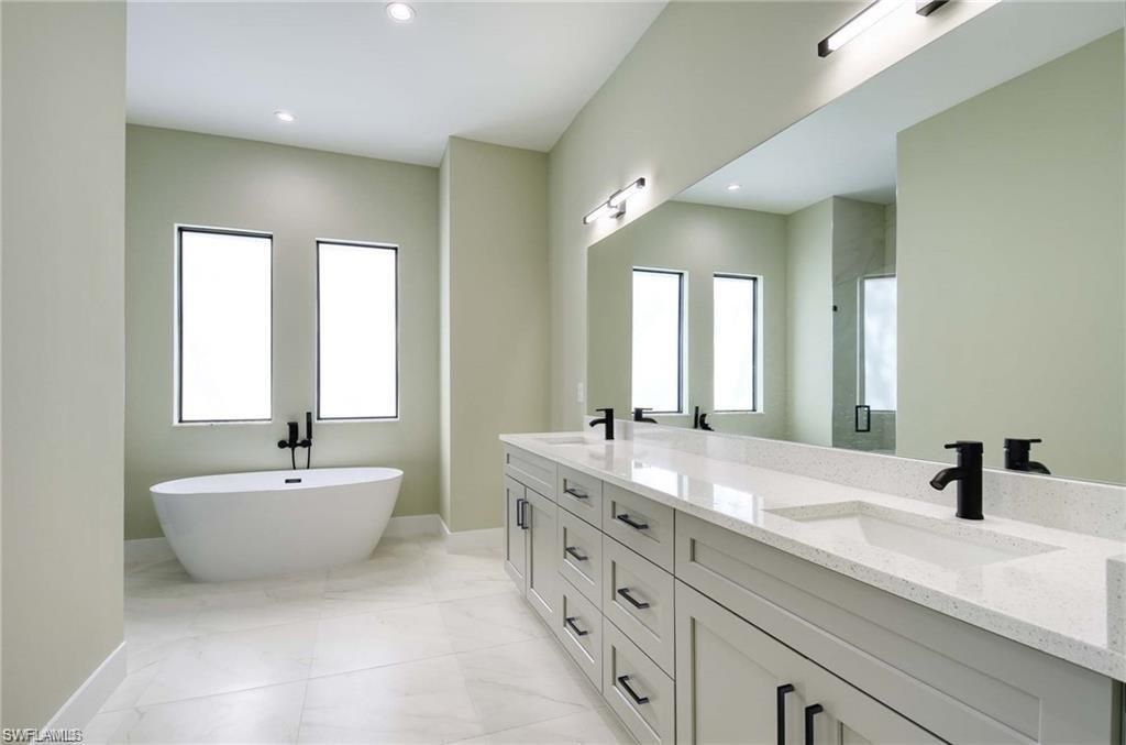 219 33rd Ave Nw, Naples, FL 34120 Photo