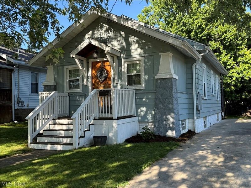 225 29th Street NW, Barberton, OH 44203 Photo 2