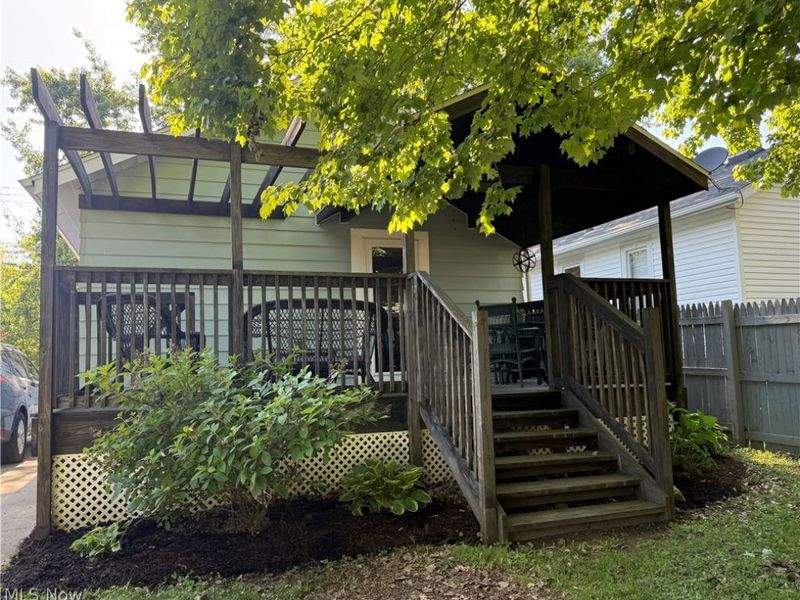 225 29th Street NW, Barberton, OH 44203 Photo 4
