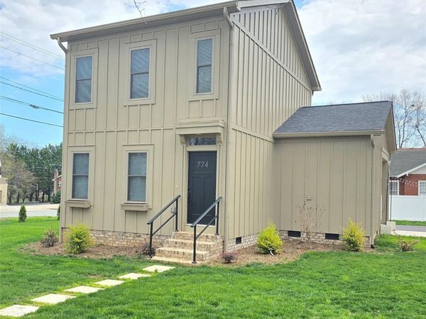 774 8th Street NE, Hickory, NC 28601