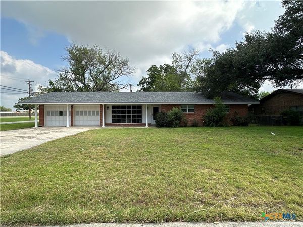 1302 Canary Lane , Seguin, TX 78155