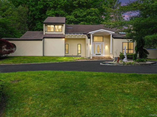 126 Bagatelle Road , Melville, NY 11747