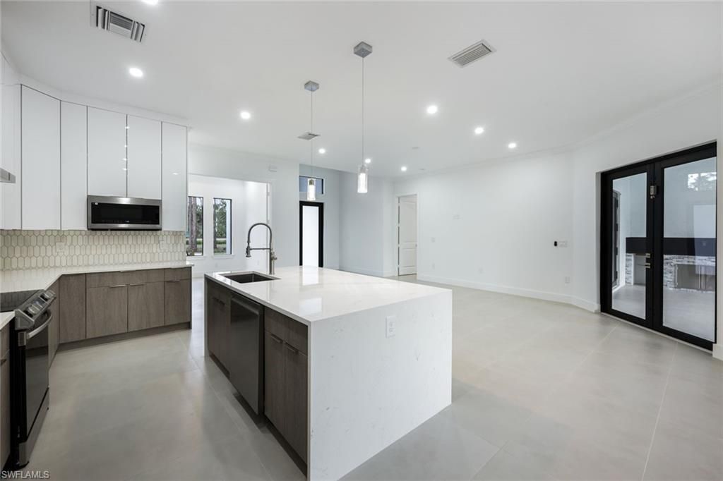 2806 Golden Gate Blvd W, Naples, FL 34120 Photo