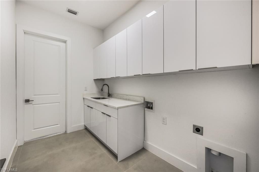 2806 Golden Gate Blvd W, Naples, FL 34120 Photo