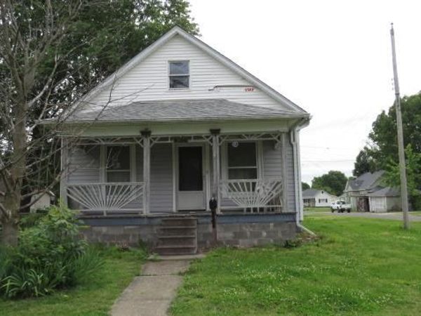911 Madison Street , Gillespie, IL 62033