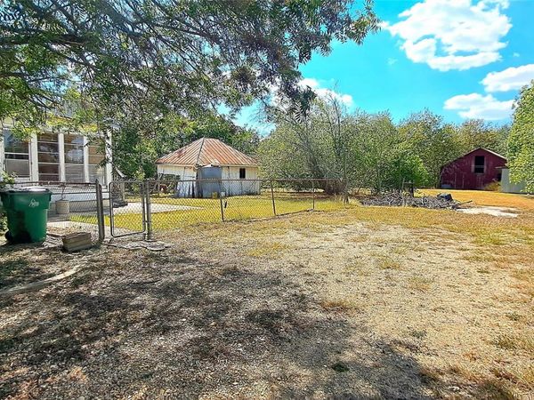507 Sloan ST , Taylor, TX 76574
