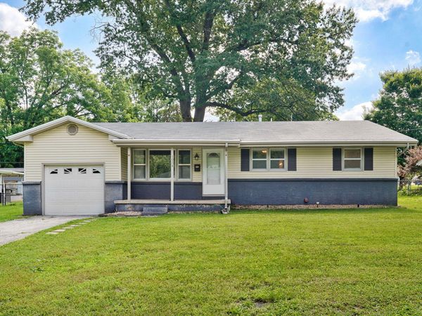 1954 S Newton Avenue , Springfield, MO 65807