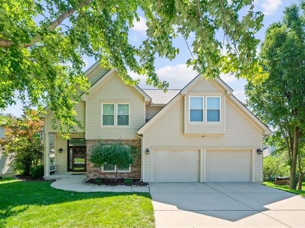 7801 N Revere Drive, Kansas City, MO 64151
