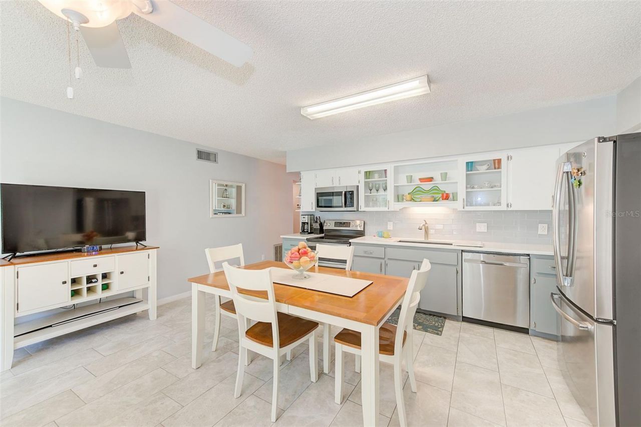 2229 Americus Boulevard W, Unit 25, Clearwater, FL 33763 Photo