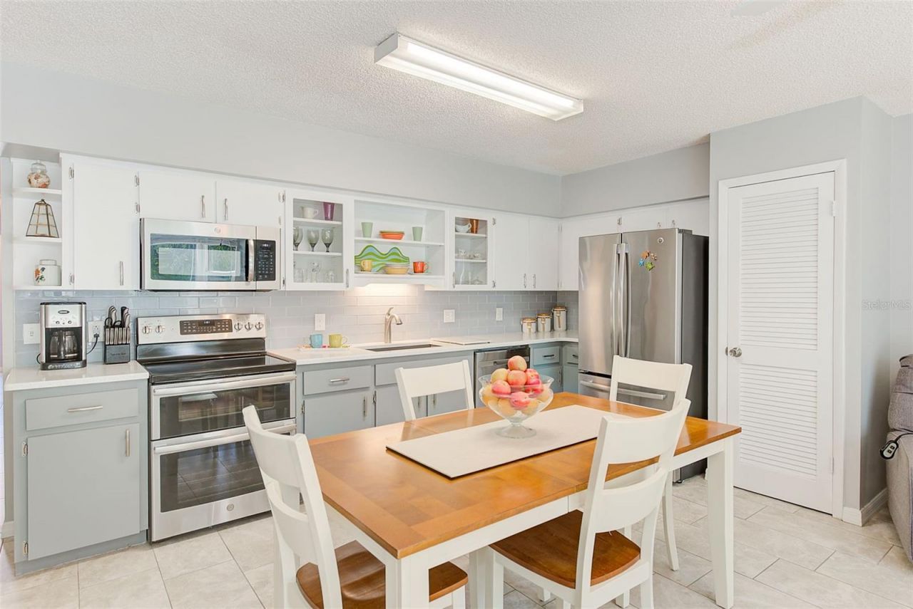 2229 Americus Boulevard W, Unit 25, Clearwater, FL 33763 Photo