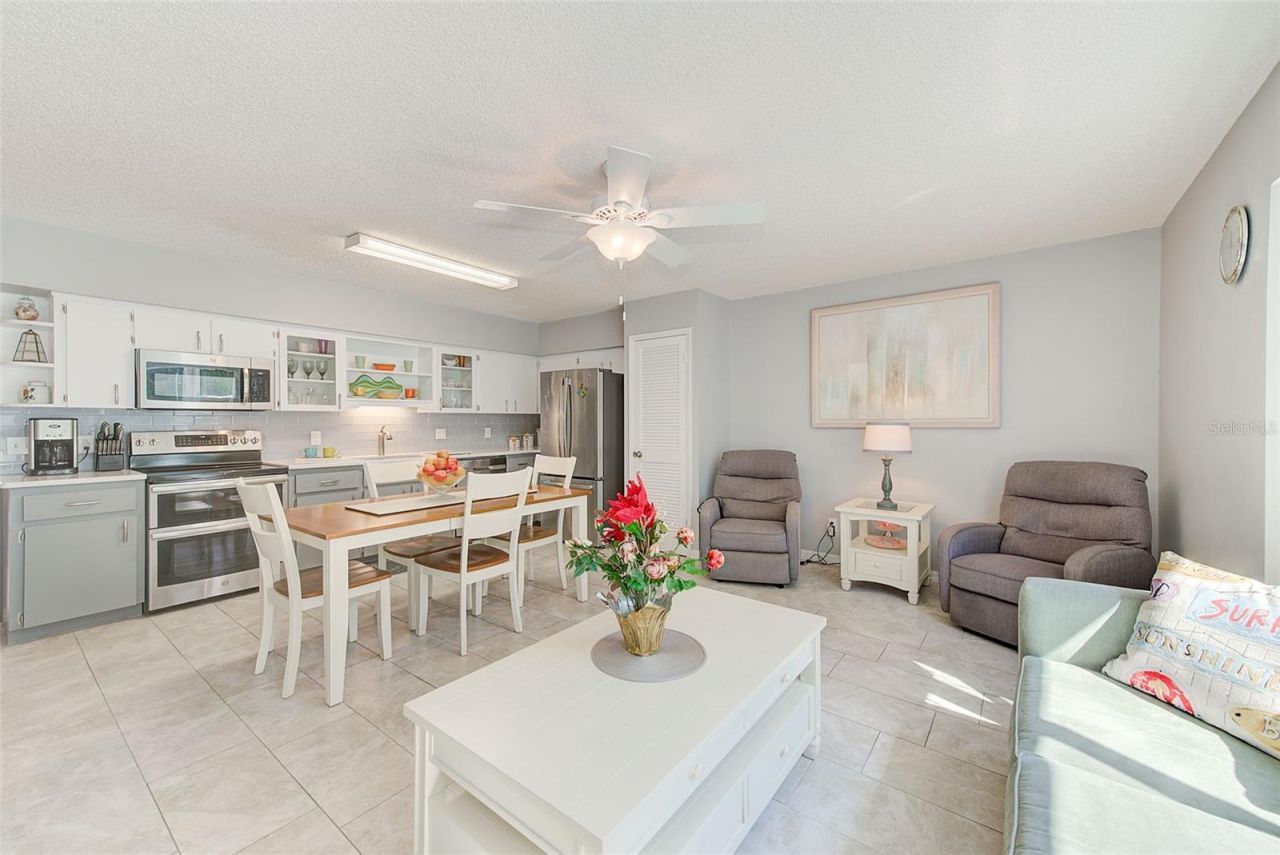 2229 Americus Boulevard W, Unit 25, Clearwater, FL 33763 Photo