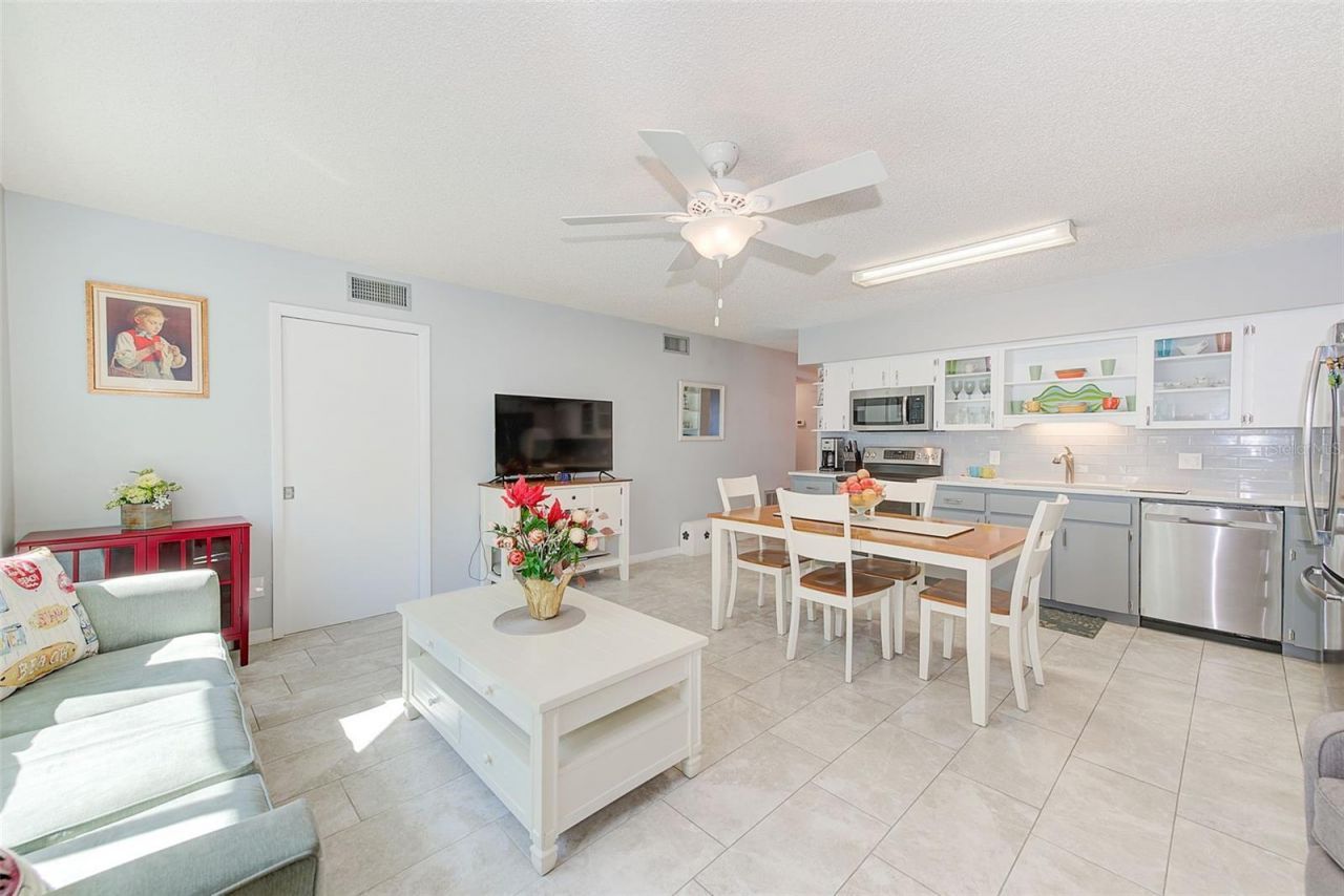 2229 Americus Boulevard W, Unit 25, Clearwater, FL 33763 Photo