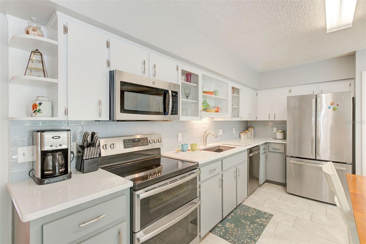 2229 Americus Boulevard W, Unit 25, Clearwater, FL 33763 Photo