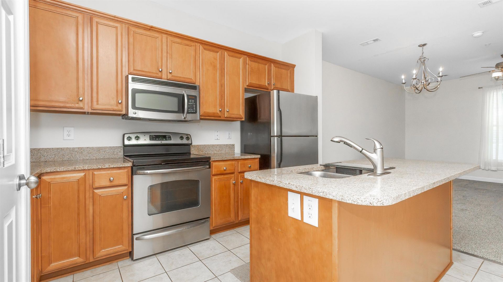 926 Price Ln.  Photo 4