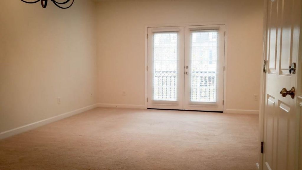 926 Price Ln. Photo 4