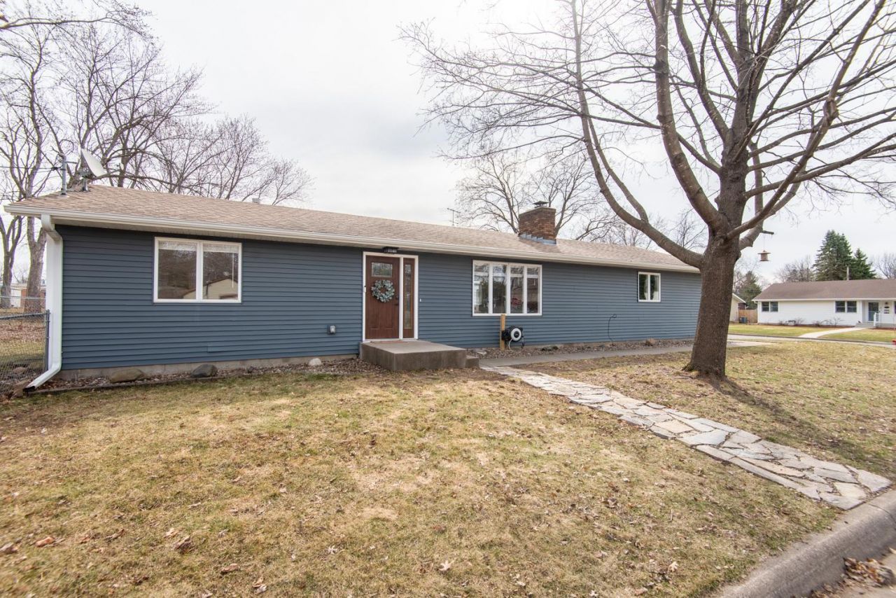 842 4th Street W, Hastings, MN 55033 Main Photo