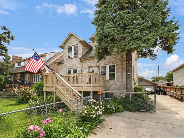 4820 S Lotus Avenue , Chicago, IL 60638
