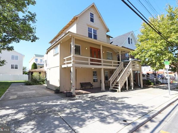 208 E MAPLE AVENUE, WILDWOOD, NJ 08260
