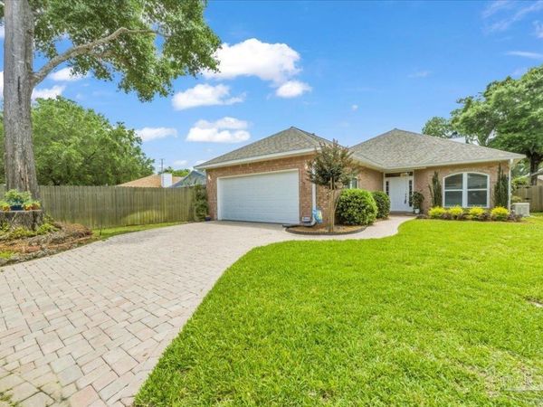 3171 Oak Shadow Ln, Pensacola, FL 32504