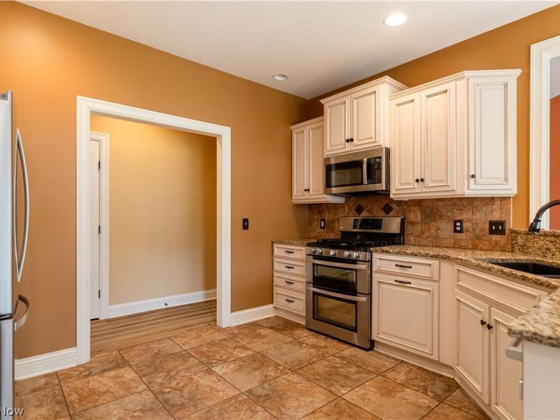 8500 Sandbridge Street NW, Massillon, OH 44646 Photo 17