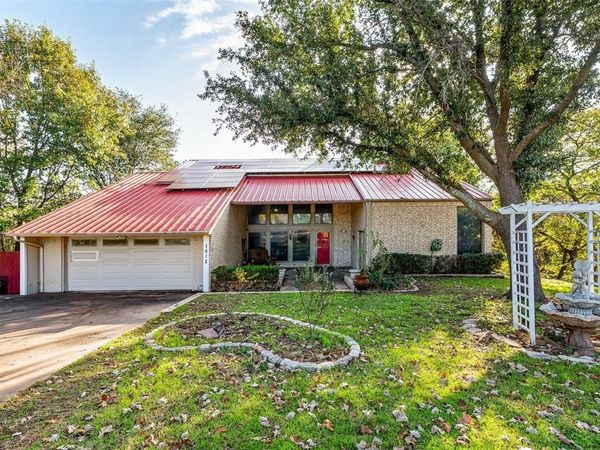1612 Lakecrest Circle, Granbury, TX 76048