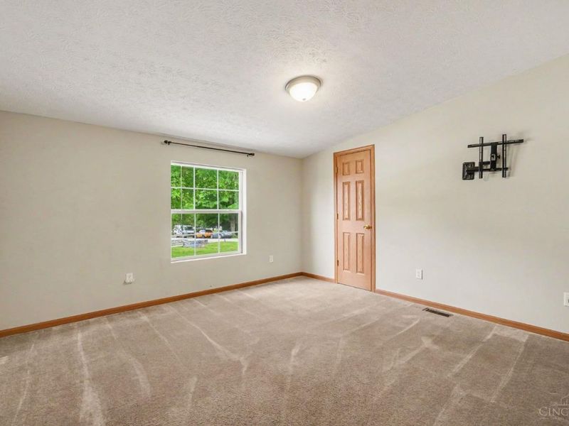6657 Wizard Of Oz Way, Hillsboro, OH 45133 Photo 13
