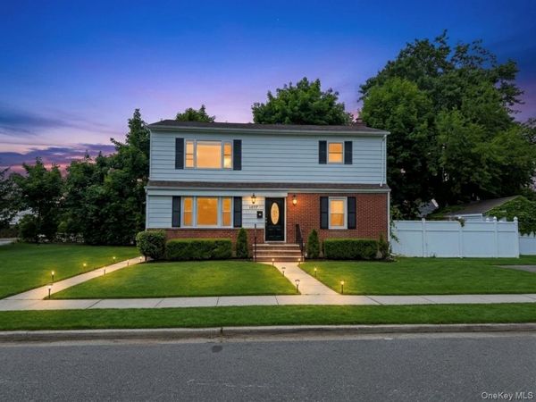1077 Gerald , Uniondale, NY 11553