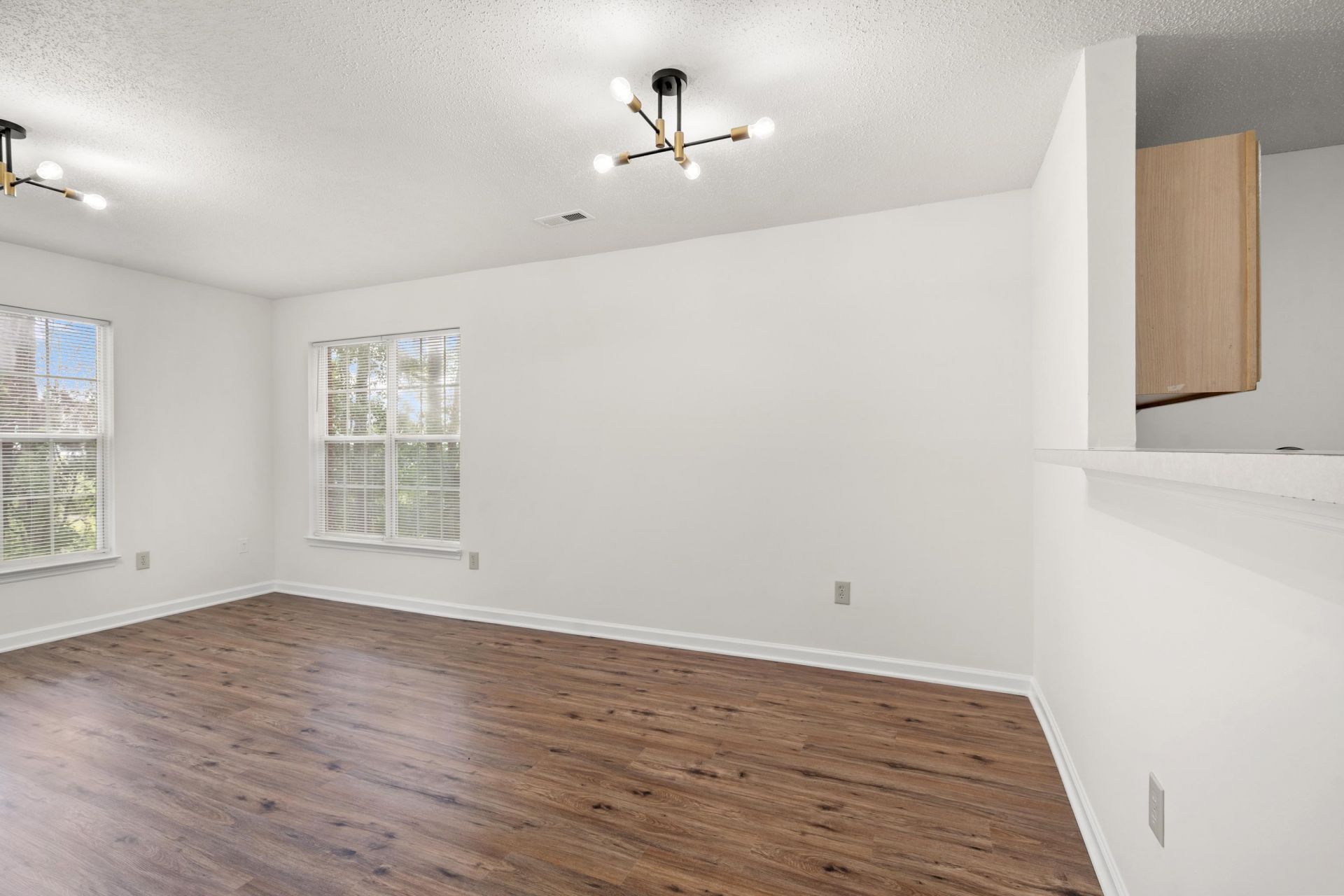 4251 Villas Dr.  Photo 10