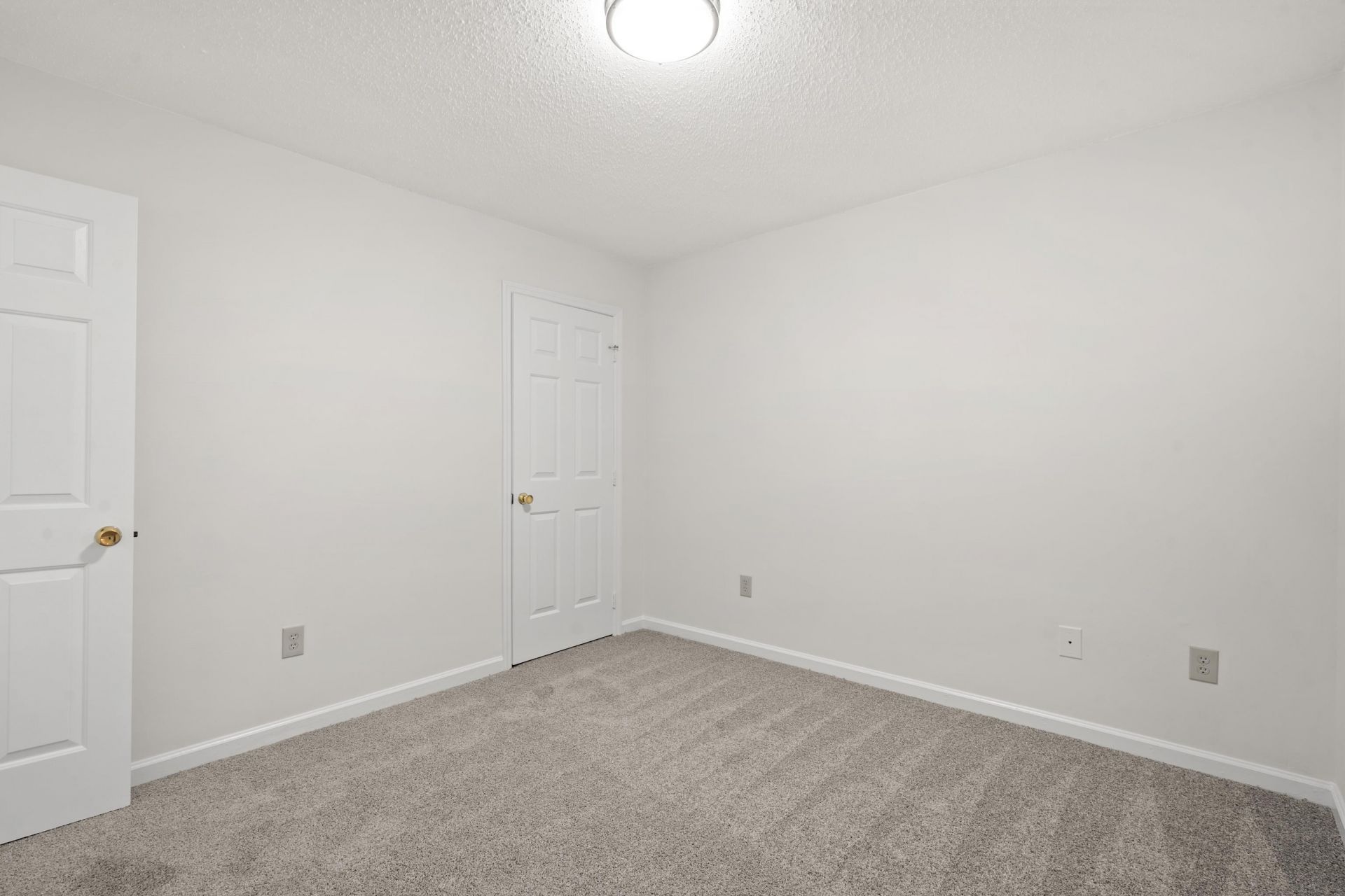 4251 Villas Dr.  Photo 4