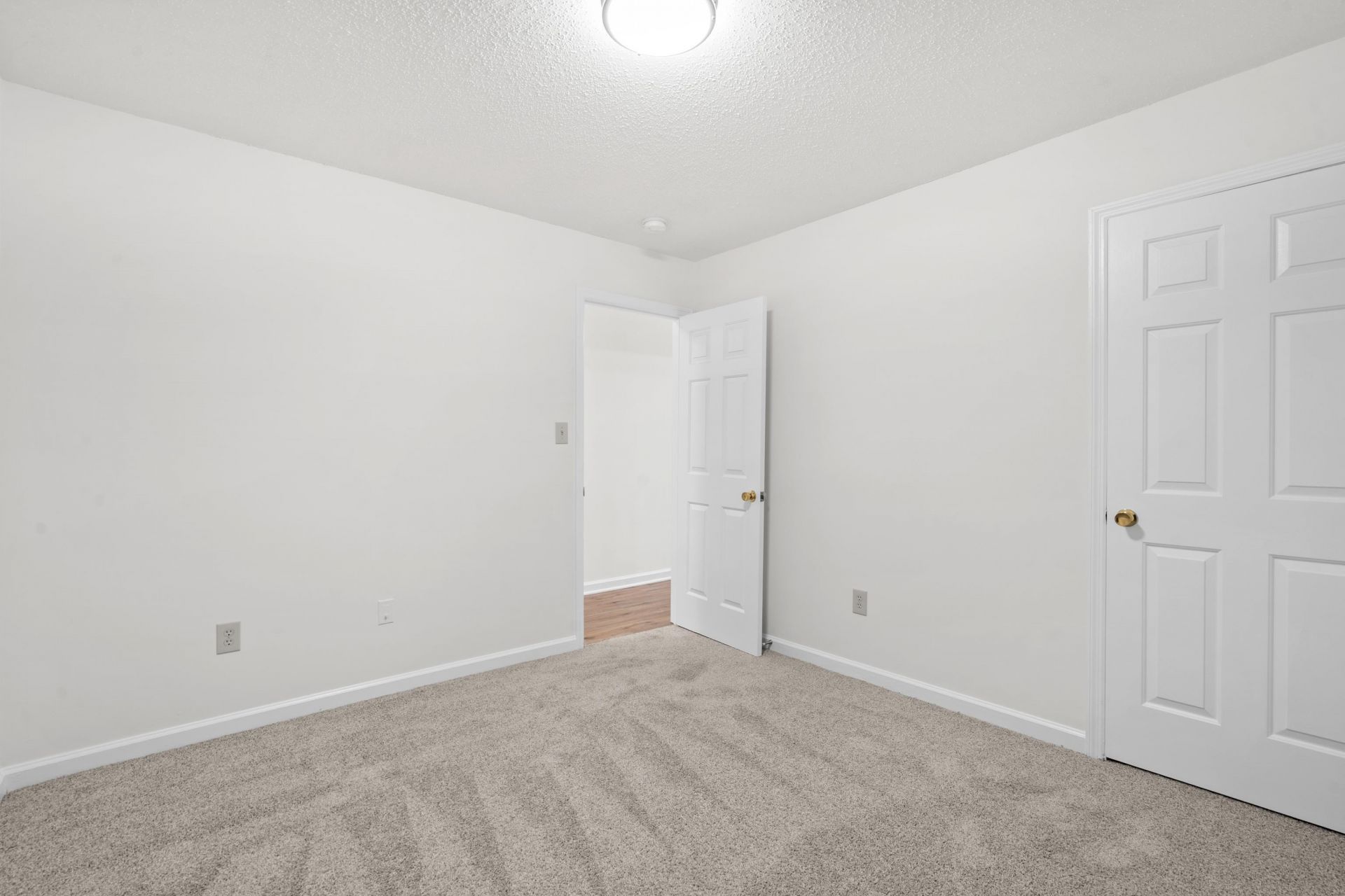 4251 Villas Dr.  Photo 5