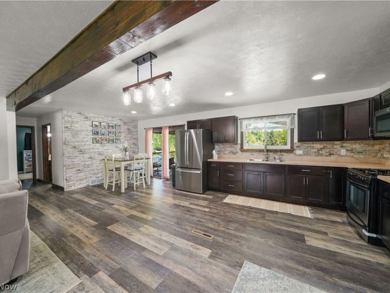 6132 Oak Hill Drive , West Farmington, OH 44491 Photo 2