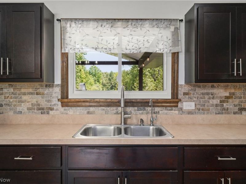 6132 Oak Hill Drive , West Farmington, OH 44491 Photo 3