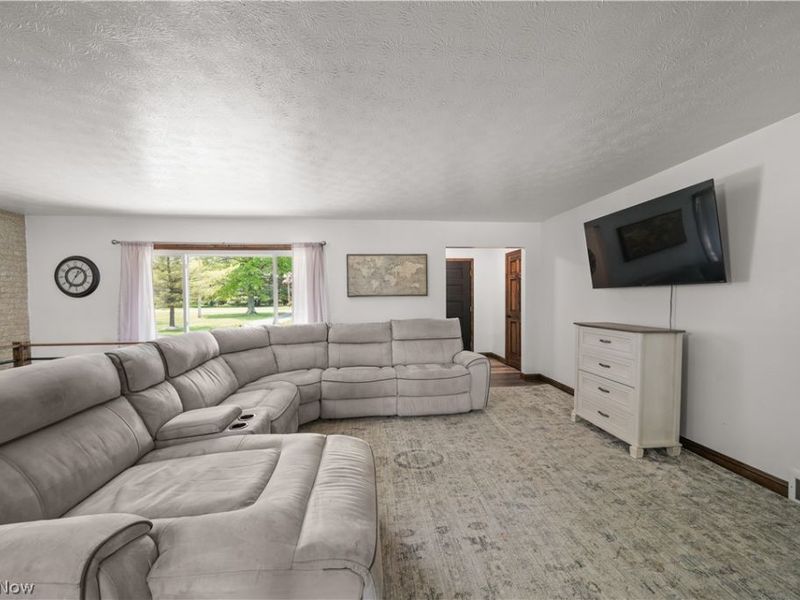 6132 Oak Hill Drive , West Farmington, OH 44491 Photo 7