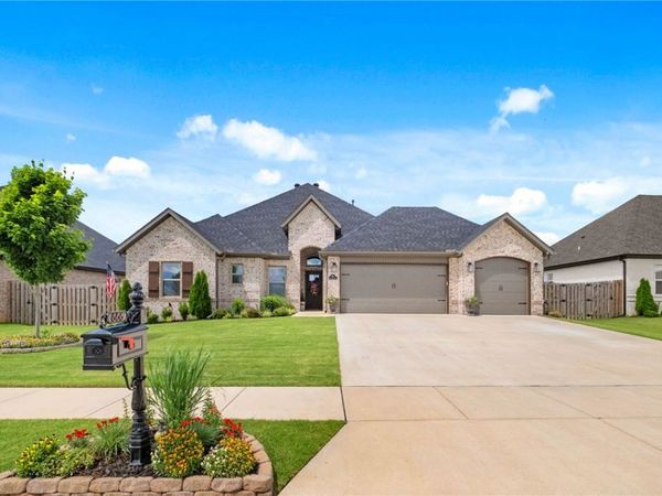 886 Bellagiola Drive , Tontitown, AR 72762