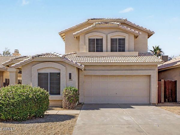 1944 E FELLARS Drive, Phoenix, AZ 85022
