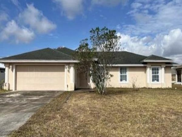1944 SW Breezeway Street, Port St. Lucie, FL 34987
