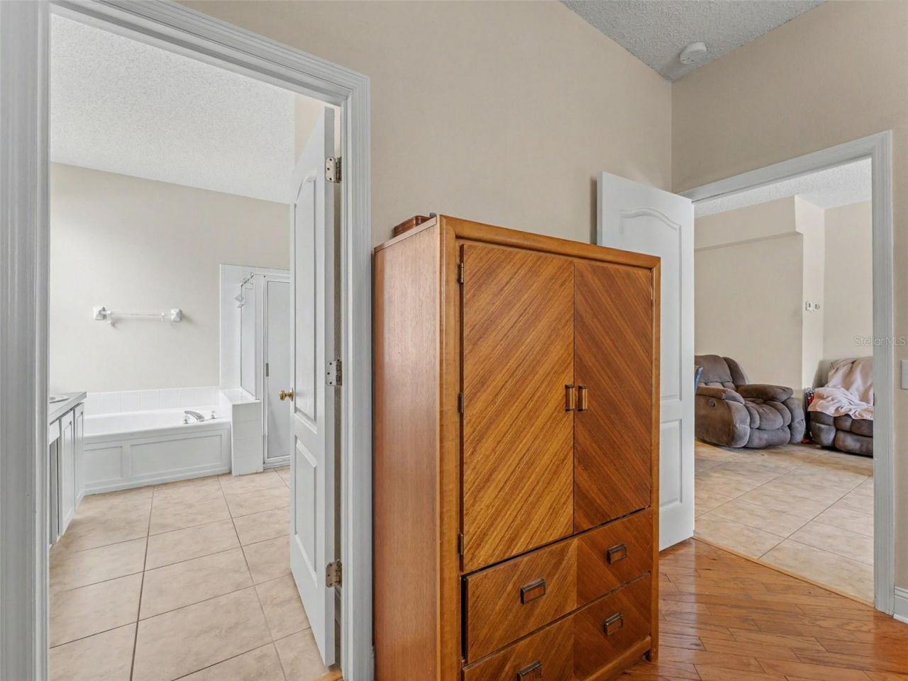 22536 Laureldale Drive , Lutz, FL 33549 Photo