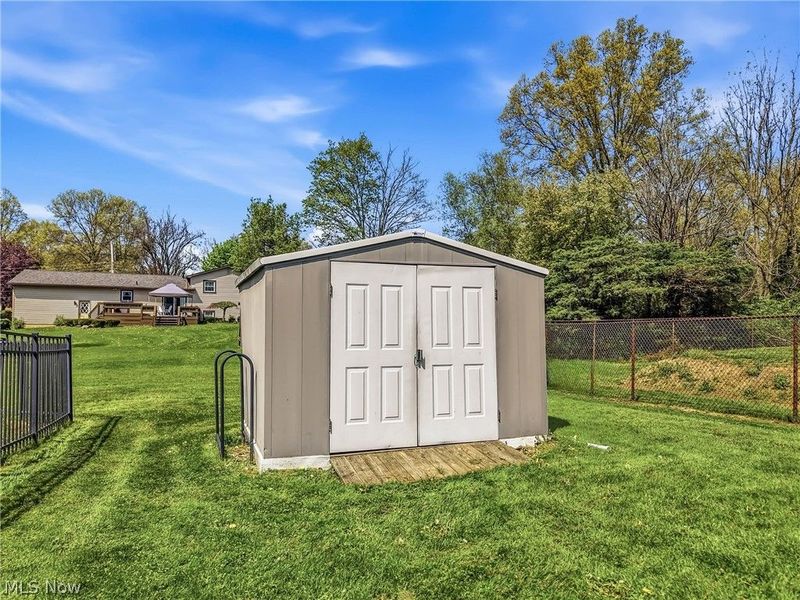 5758 Logan Arms Drive , Girard, OH 44420 Photo 11