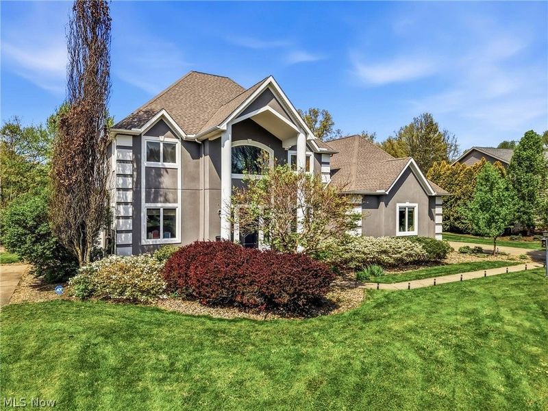 5758 Logan Arms Drive , Girard, OH 44420 Photo 2