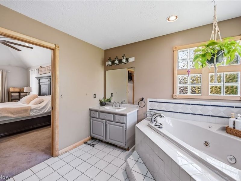 5758 Logan Arms Drive , Girard, OH 44420 Photo 42