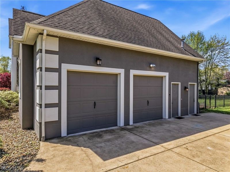 5758 Logan Arms Drive , Girard, OH 44420 Photo 7