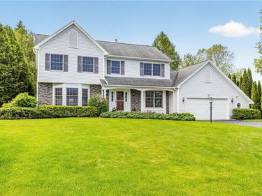 5 Fresh Meadow Run, Penfield, NY 14526