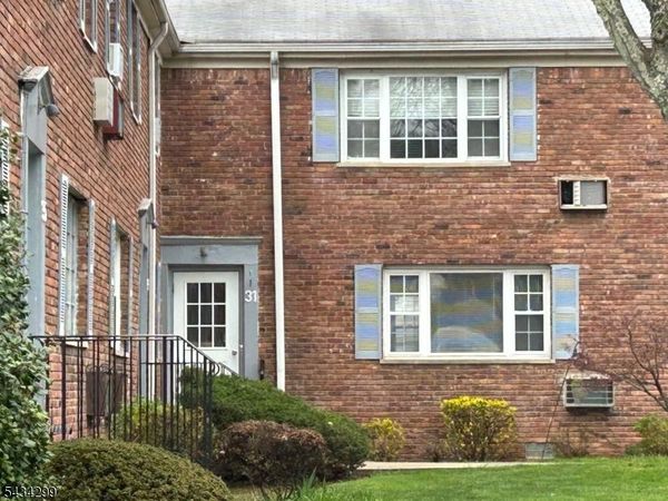 31 Wedgewood Drive, Verona, NJ 07044