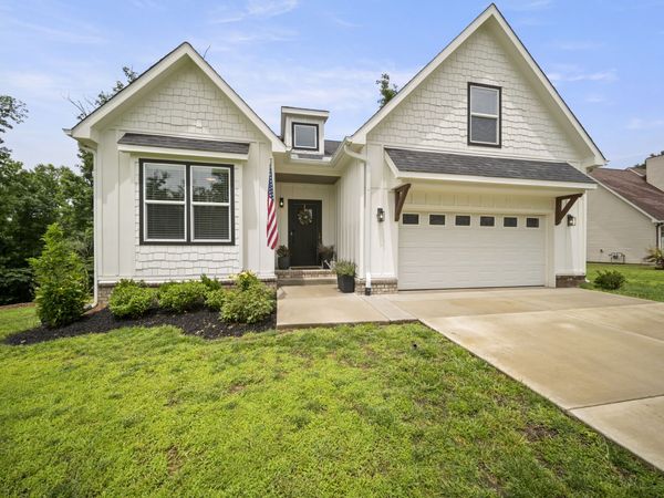 212 Cherokee Dr , White Bluff, TN 37187